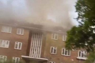 Shocking moment huge plumes of smoke sent into London sky after Beckenham flat fire
