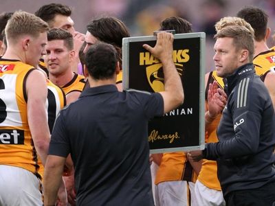 Hawks aim to step up as AFL favourites