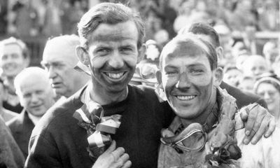 Former Formula One driver Tony Brooks, the ‘racing dentist’, dies aged 90