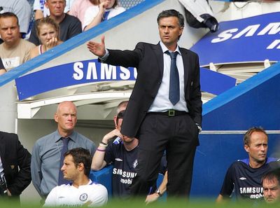 On This Day in 2005 – Jose Mourinho earns new Chelsea deal after trophy double