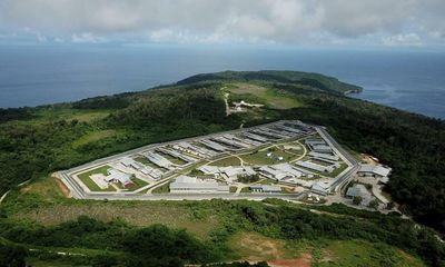Immigration detainees transferred from Melbourne to Christmas Island amid heated protests