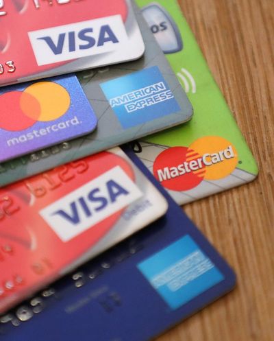 Households ‘borrowing more but unwilling to touch savings’