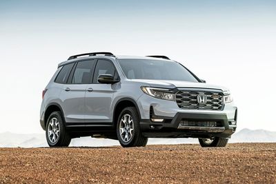 Edmunds: 2022 Honda Passport vs. 2022 Jeep Grand Cherokee