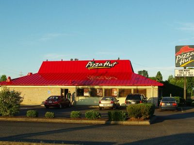 Pizza Hut Parent Misses Q1 Earnings Estimates; Digital Mix Exceeds 40%