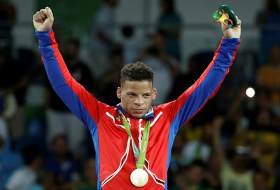 Cuban wrestling champ absconds in Mexico