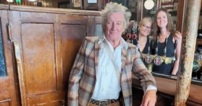 Rod Stewart pays visit to iconic Dublin pub The Gravediggers on historic anniversary