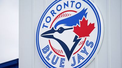 Watch: Blue Jays Fan Gives HR Ball to Young Yankees Fan