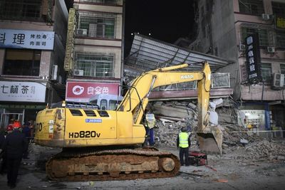 Death toll climbs to five in central China building collapse