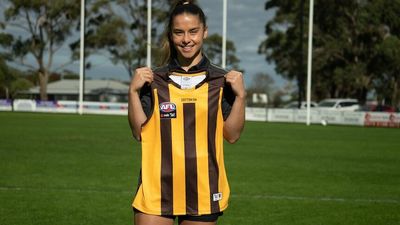 Northern Territory footballer Dominique Carbone signs with AFLW club Hawthorn