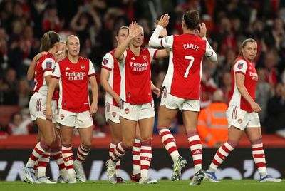 Arsenal take WSL title race to final day with victory over Tottenham