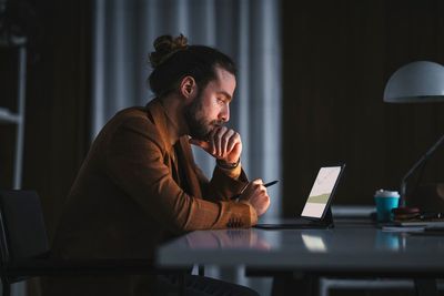 Why businesses need to move on blockchain