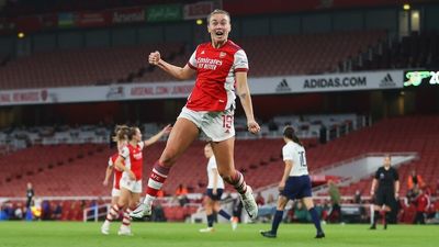 Matilda Caitlin Foord scores 'worldie' for Arsenal to keep Women's Super League title hopes alive