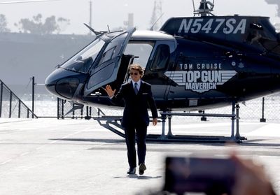 Tom Cruise flown in to Top Gun: Maverick premiere by helicopter