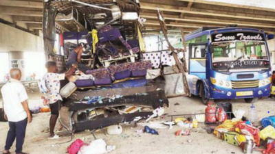 Two killed after truck rams into tourist bus on Agra-Lucknow Expressway