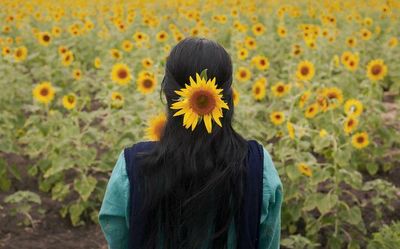 This Chennai photographer documents Tamil Nadu women with their hair done up with flowers