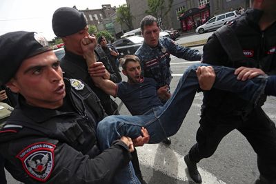 Armenian police detain dozens calling for PM to step down