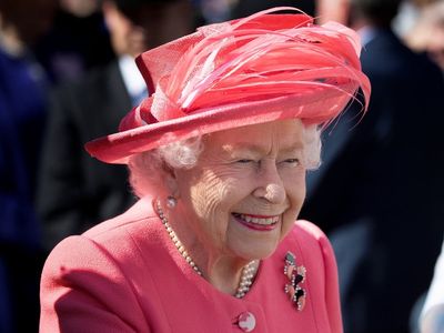 Queen pulls out of 2022 summer garden parties