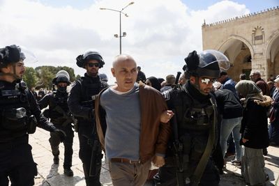 Israeli forces storm Al-Aqsa as hundreds of settlers gather