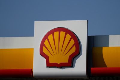 Shell reports record 1st-quarter earnings as oil prices soar