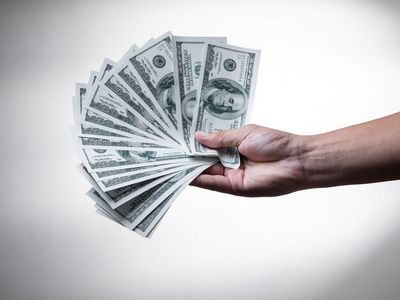 If You Invested $100 In SPY, Apple Or Amazon When Fed Last Hiked Rate By 0.5%, Here's How Much You'd Have Now