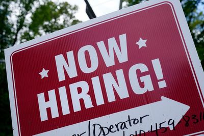 More Americans apply for jobless aid last week