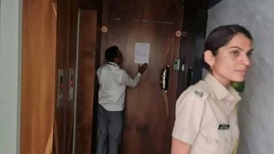 Mumbai: BMC team visits Ranas' Khar flat second day in a row