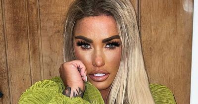 Katie Price films flight to Scotland for run of make up masterclass events