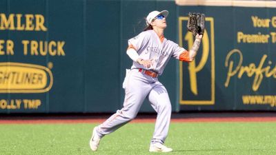 Kelsie Whitmore Retires Former MLB Player in Four Pitches (Video)