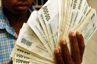 Dollar o’clock: Should Zimbabwe axe its faltering currency again?