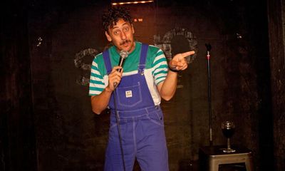 Schalk Bezuidenhout review – a fun introduction to a genial misfit