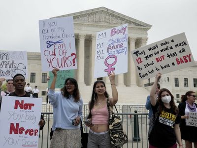 Could overturning Roe v. Wade have implications beyond abortion?