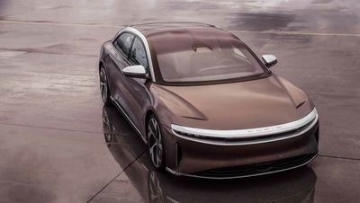 Lucid Earnings: Analyst Flags These Worries After Tesla Rival's Cash Burn, EV Price Hikes
