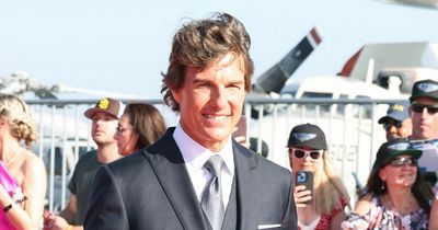 Tom Cruise stuns crowds with ageless appearance and helicopter at Top Gun premiere