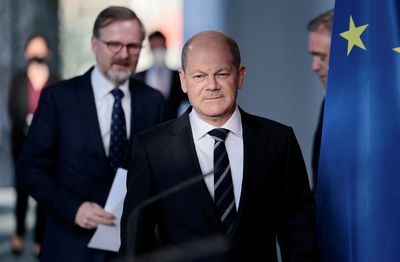 Germany to help eastern EU states without ports access LNG -Scholz