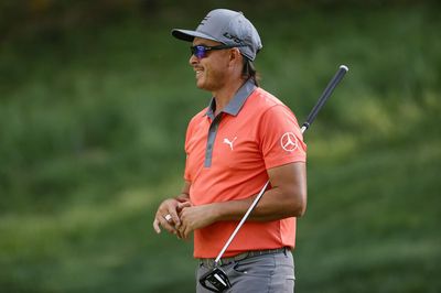 Watch: Rickie Fowler makes one of the best bogeys you’ll see this week after dunking 134-yard approach