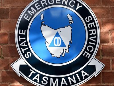 Wild Tas rain cuts power, schools closed