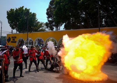 Mexicans recreate 1862 Cinco de Mayo victory over French