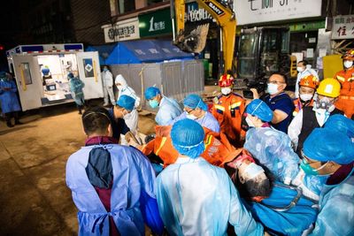53 dead in China building collapse, search for trapped ends