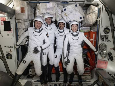 SpaceX brings 4 astronauts home with midnight splashdown