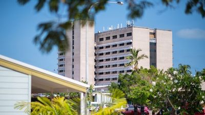 Woman in her 90s dies with COVID-19 at Royal Darwin Hospital, as NT hospital admissions rise but ICU cases drop to zero