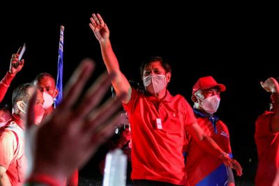 Dirty tricks mar last days of Philippine election campaign