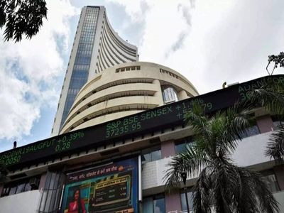 Markets crash amid global rout; Sensex dives 867 points