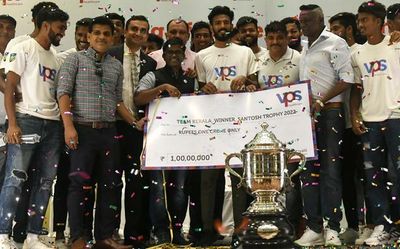 Triumphant Kerala team awarded Rs. 1 crore