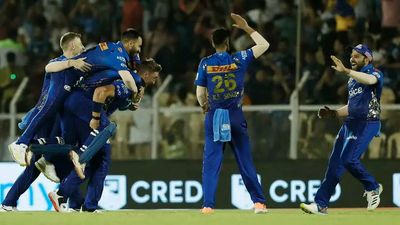 IPL 2022, Gujarat Titans vs Mumbai Indians Highlights: GT commit harakiri as Daniel Sams' superb last over seals MI's second win