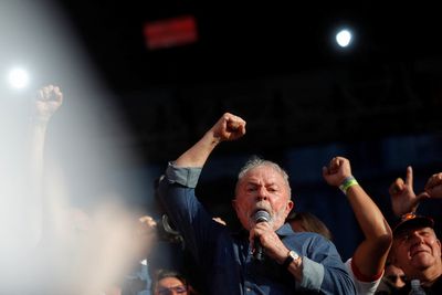 Analysis-Lula turns to party's old guard for Brazil election battle