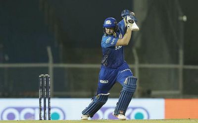 Mumbai Indians keeps its nerve, clinches a thriller against Titans