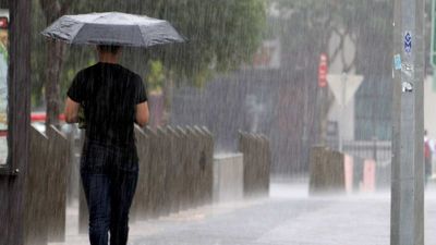 Queenslanders warned to brace for heavy rain, with record falls expected in parts of state