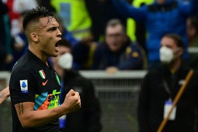 On night of comebacks in Serie A, Inter reclaim first and Juventus collapse