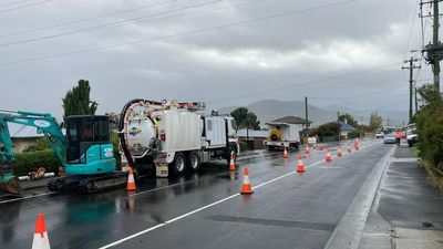 Burst water main in Hobart's north leaves 2,000 homes without water for 19 hours