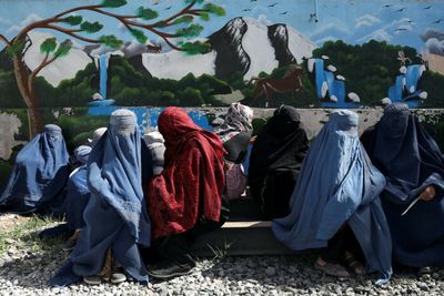 Taliban orders Afghan women to cover faces in public